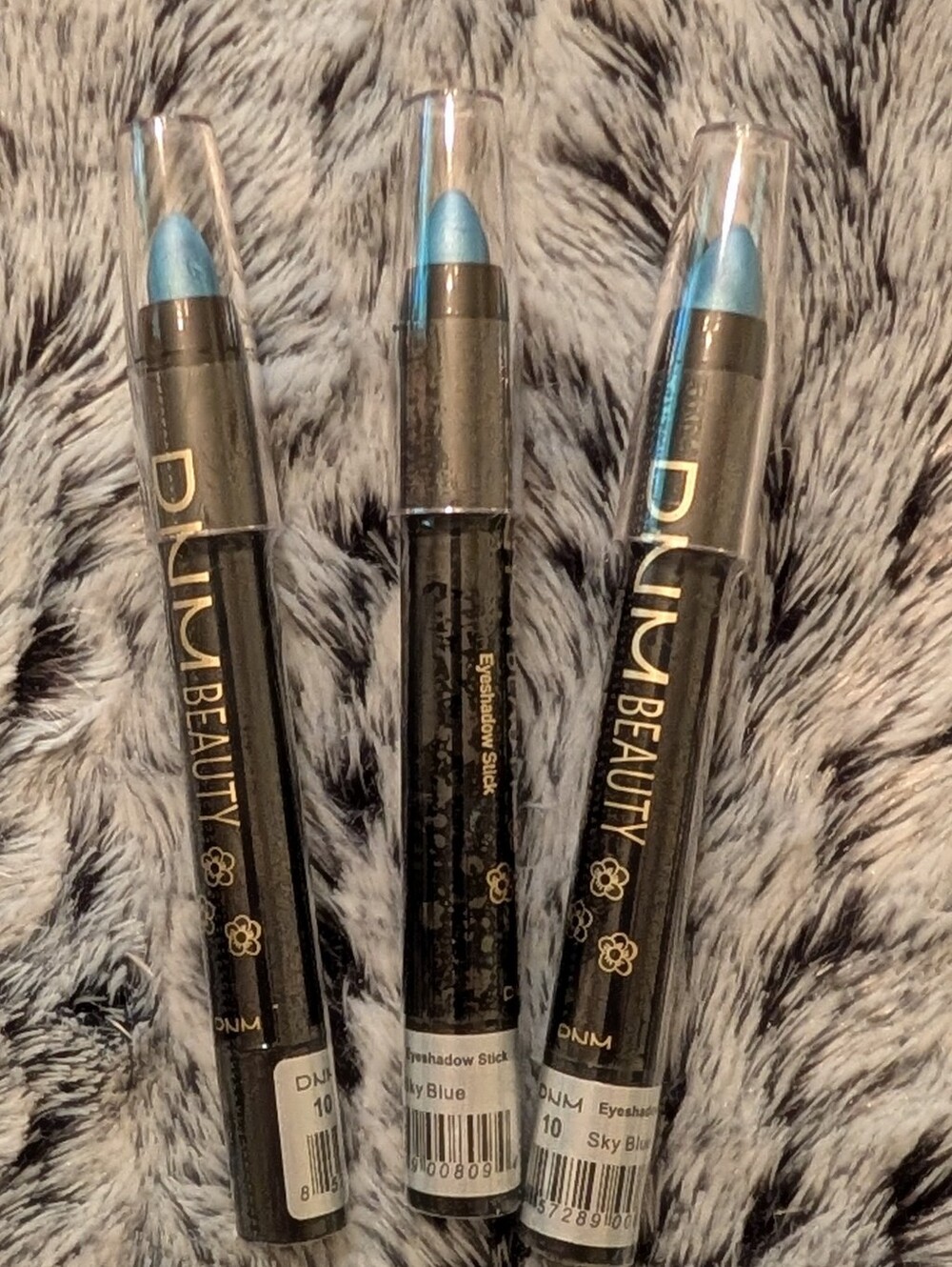 Sky Blue Eyeshadow Stick – Creamy Blue Eye Color #10